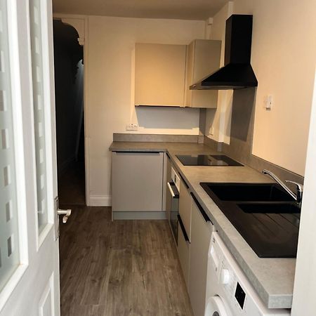 Southsea Homestays - Three Bedroom Home, Sleeps 8 - With Garden & Hot Tub Portsmouth Esterno foto