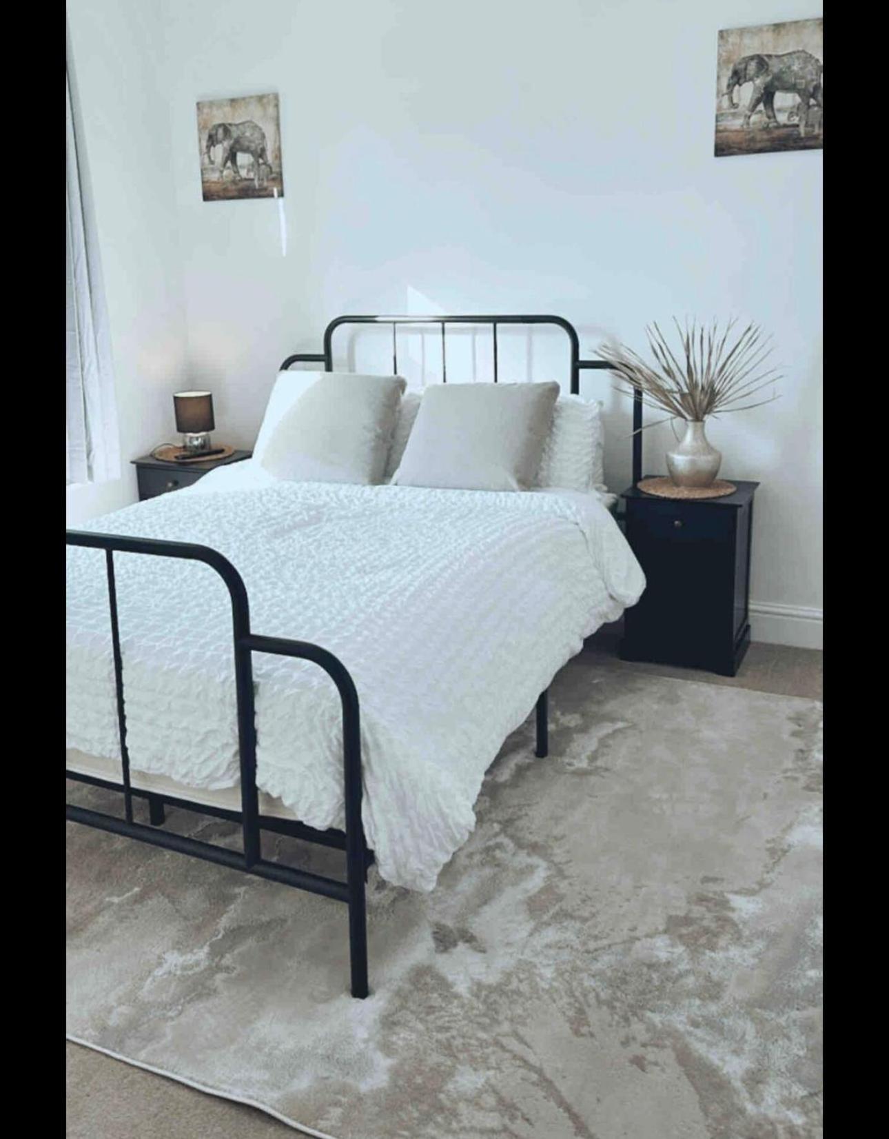 Southsea Homestays - Three Bedroom Home, Sleeps 8 - With Garden & Hot Tub Portsmouth Esterno foto